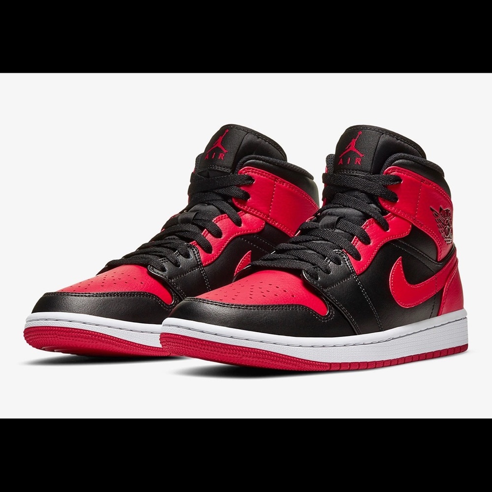 Air Jordan Retro 1 Mid “Banned”